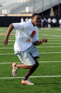 Bobby Brown sprints Saturday Apil 18, 2009 at LaBar field at the University of Notre Dame for the legends team preparing for the upcoming Japan Bowl (Irish Illustrated Photo)