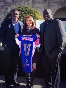 Tim Brown stands with new signee, Jennifer Welter, and Texas Revolution Head Coach, Chris Williams (Via)