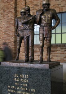 lou holtz statue