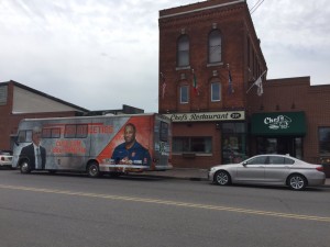 Arrived at @ChefsBuffalo! Lunch with @CoachBabersCuse at noon. Stop by for some food & football. #NoHuddleTour16 (Credit: @CuseFootball)
